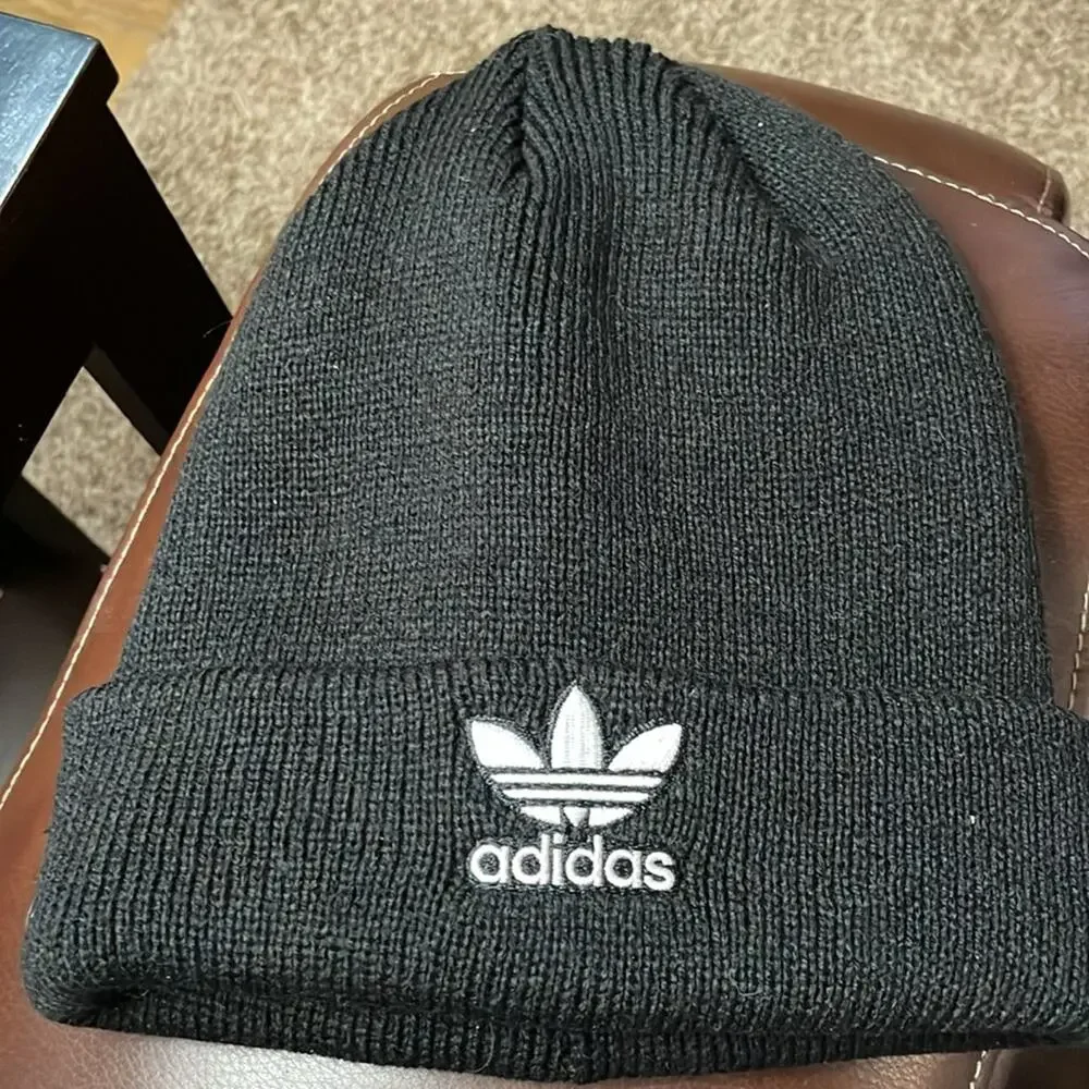 NWT - Adidas - WM Original Trefoil Beanie